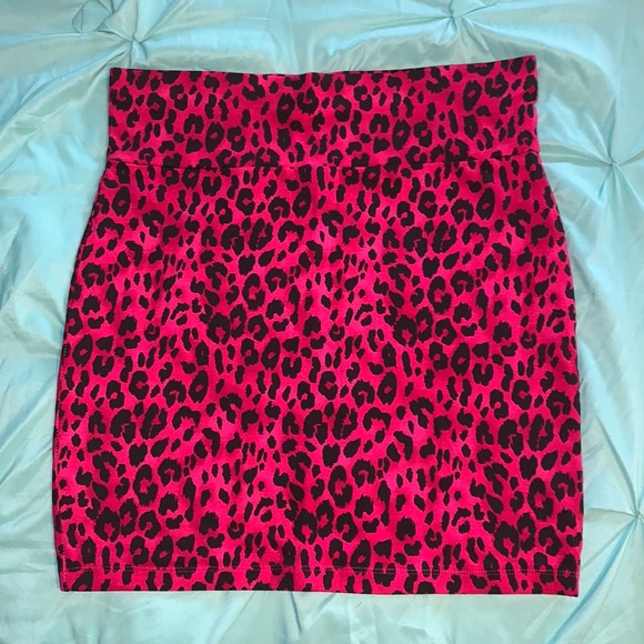 NWOT Large Pink / Red Leopard Bodycon Mini Skirt - Picture 1 of 13